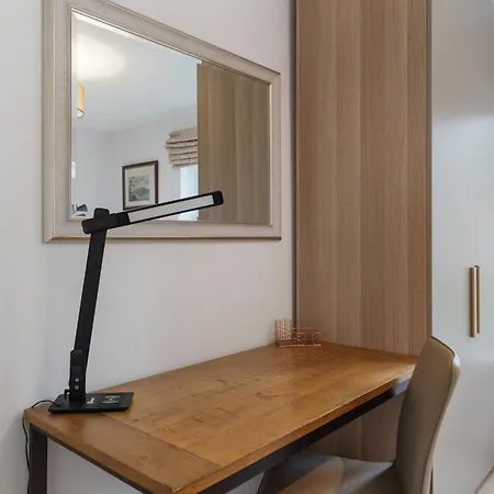 Modern 3Br Flat Quick Links To Ldn & Heathrow Apartment Shepperton Exterior photo