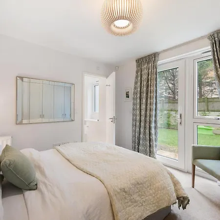 Modern 3Br Flat Quick Links To Ldn & Heathrow Apartment Shepperton Exterior photo