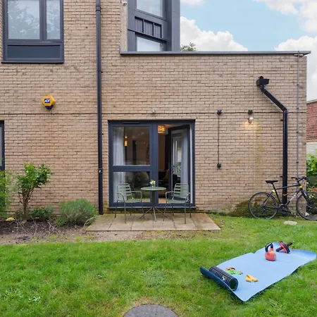 Modern 3Br Flat Quick Links To Ldn & Heathrow Apartment Shepperton Exterior photo