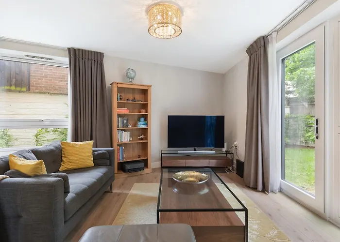 Modern 3Br Flat Quick Links To Ldn & Heathrow