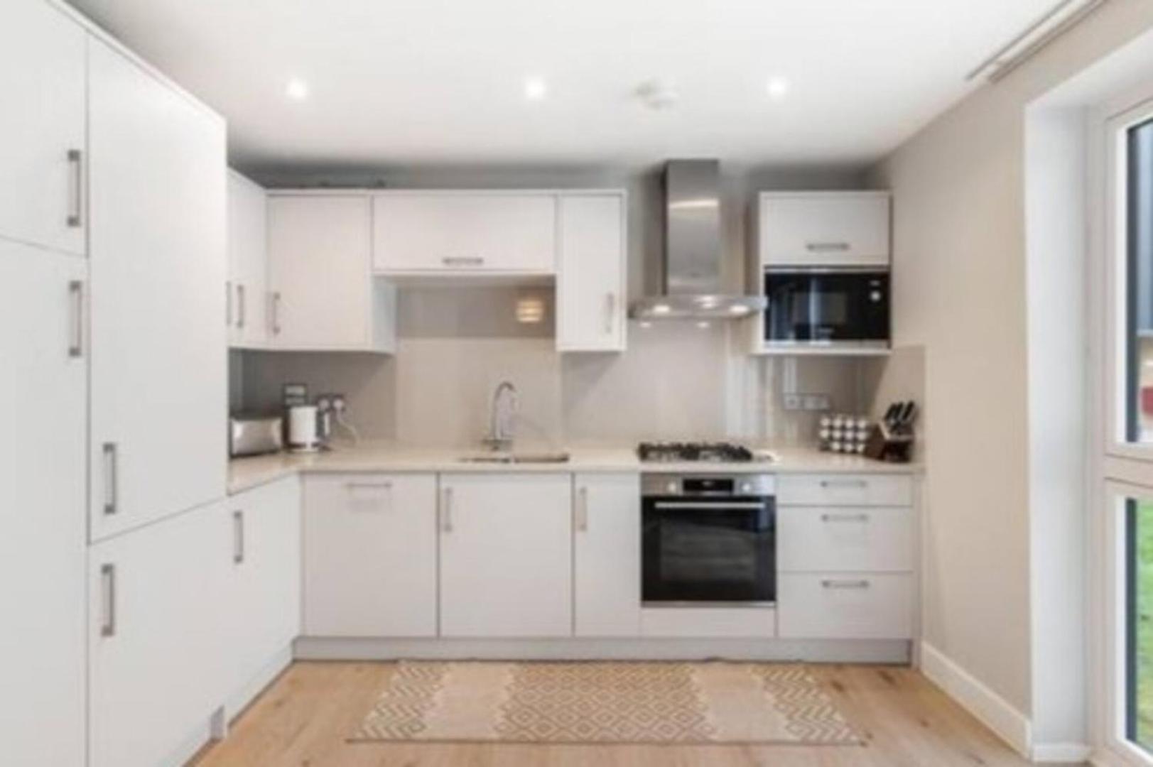 Modern 3br Flat Quick Links To Ldn & Heathrow Apartamento *